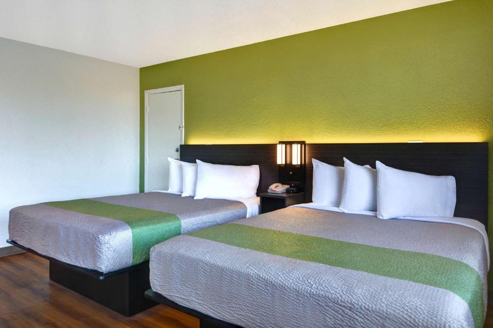 Queen Room with Two Queen Beds interior